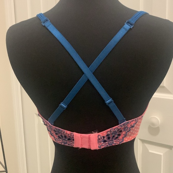 Victoria Secret Bra - Picture 4 of 6